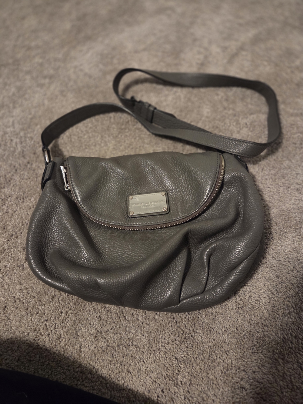Marc Jacobs Women’s Grey With Silver Plate Natasha Q Crossbody Bag